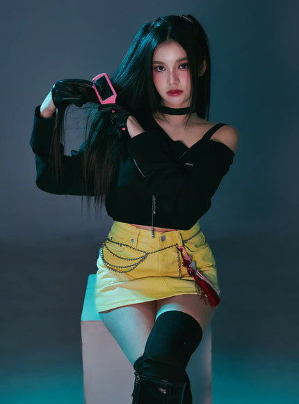 asymmetrical-off-shoulder-crop-top-cs525 / Black