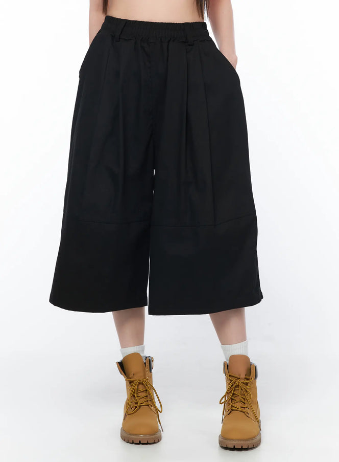 pleated-bermuda-pants-ca528 / Black