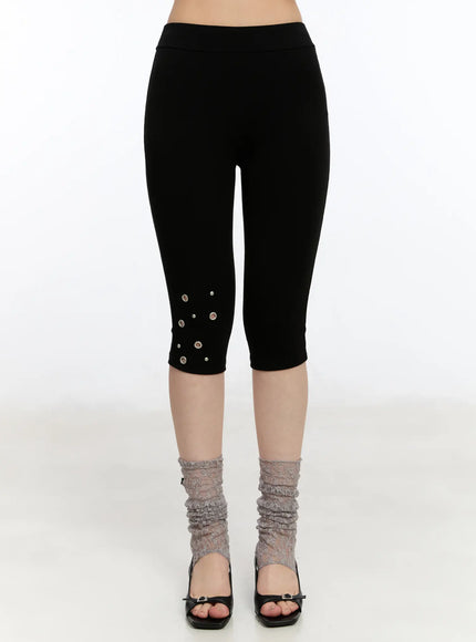 grommet-detail-capri-leggings-ca507 / Black
