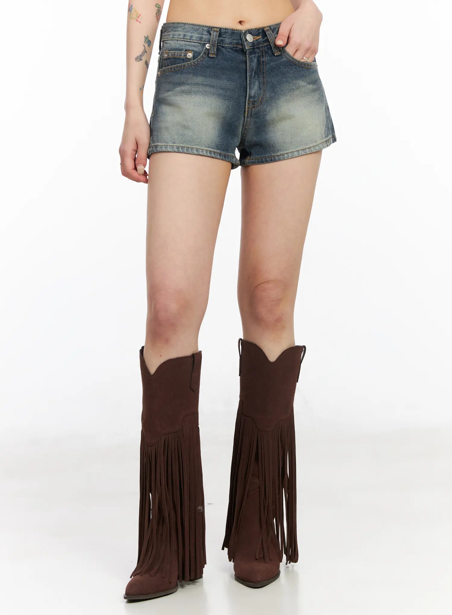 low-rise-vintage-wash-denim-shorts-cm517 / Blue