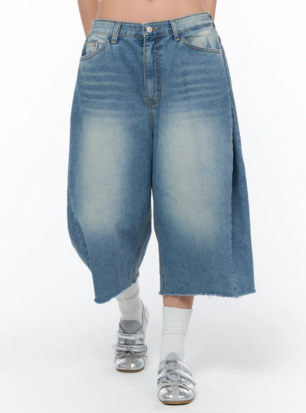 side-pintuck-washed-bermuda-shorts-ca514 / Blue