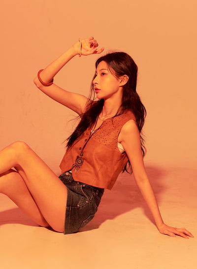 buttoned-suede-v-neck-vest-top-cf513 / Brown