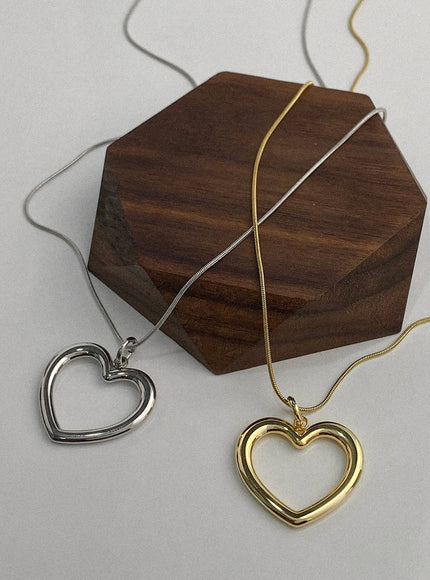 big-heart-outline-necklace-ia517