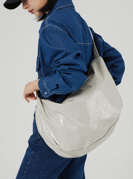 Sac bandoulière demi-lune en similicuir OF310