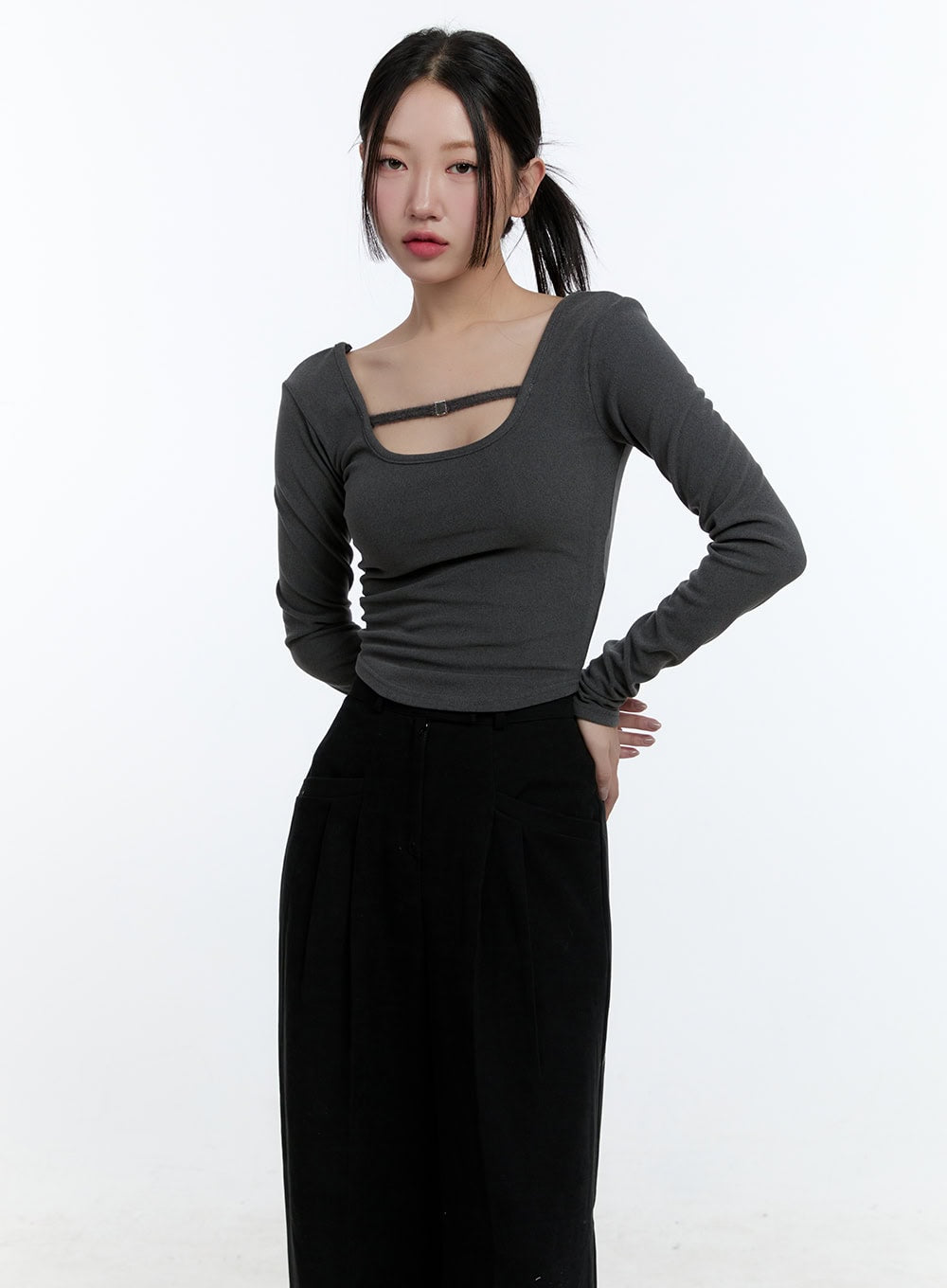 u-neck-solid-crop-tee-cd420 / Dark gray