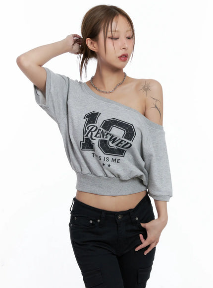 off-shoulder-graphic-cropped-tee-cl511 / Gray