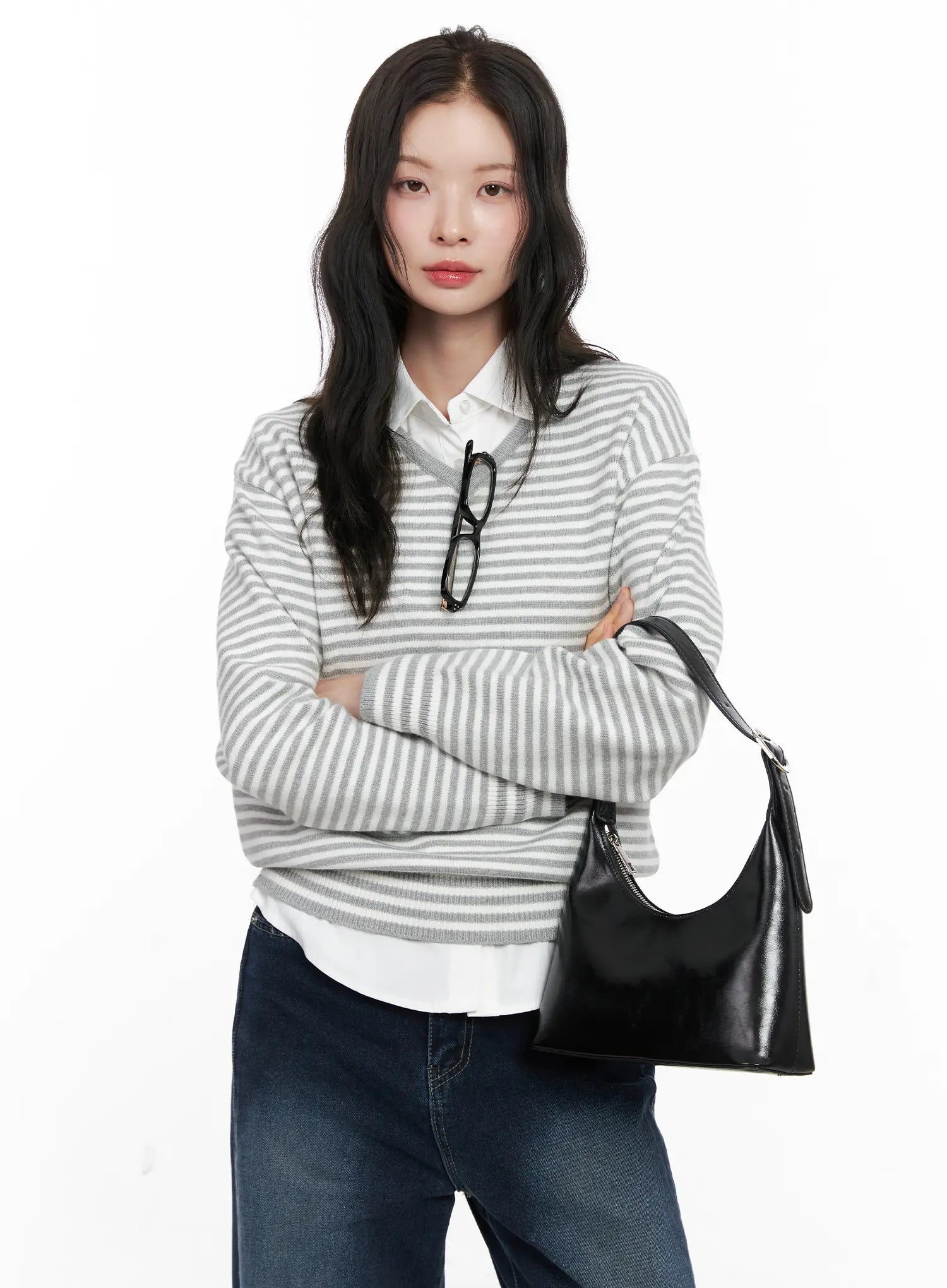 v-neck-striped-knit-sweater-co530 / Gray