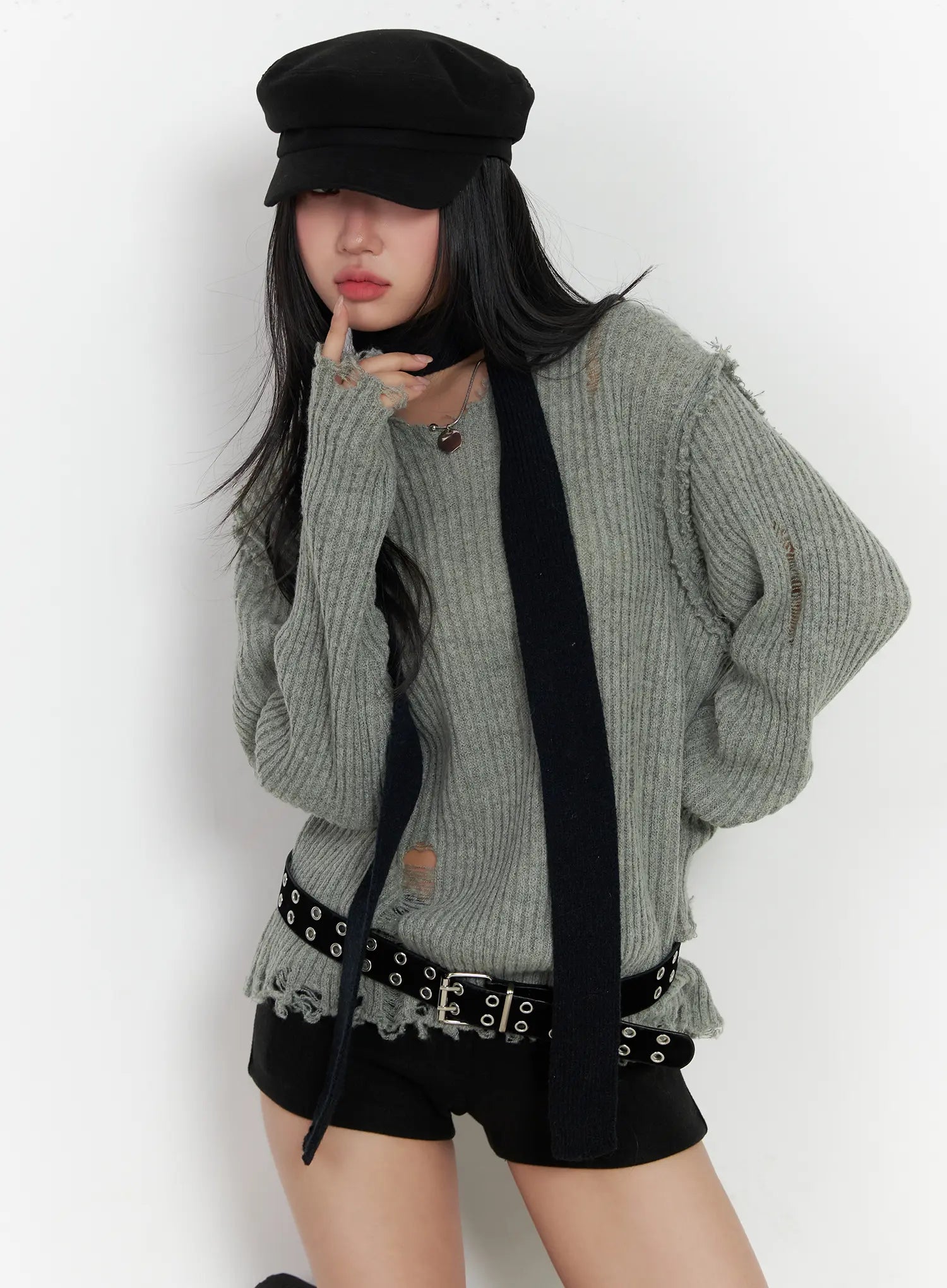 distressed-oversized-v-neck-sweater-cj515 / Gray