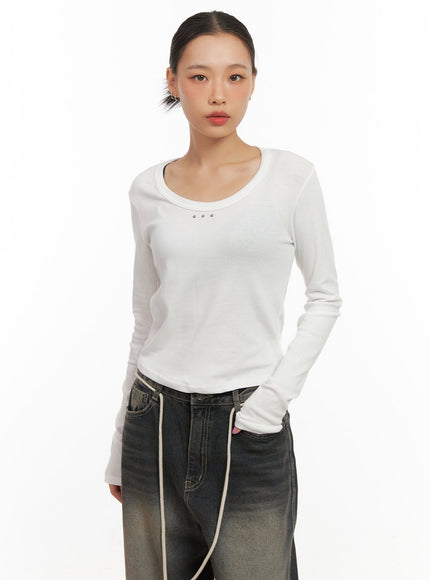 cotton-blend-solid-u-neck-top-cd410 / Light beige