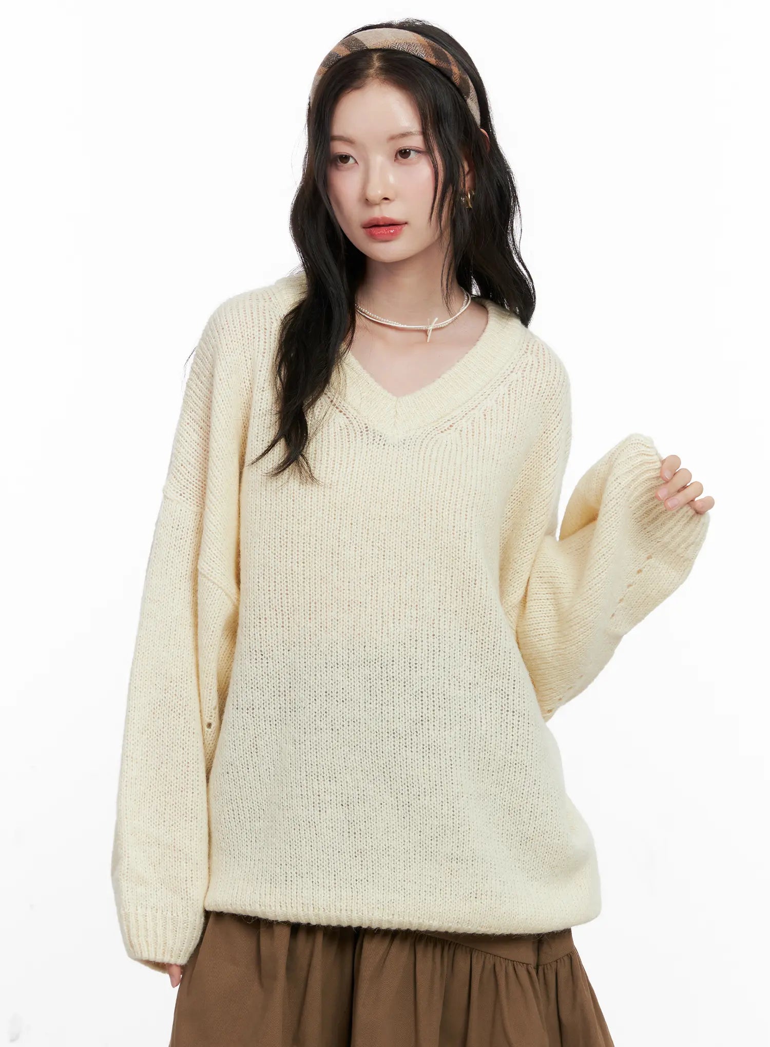 oversized-v-neck-knit-sweater-co530 / Light beige