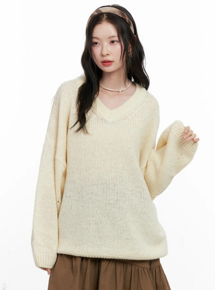 oversized-v-neck-knit-sweater-co530 / Light beige