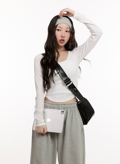 essential-cropped-long-sleeve-top-cm507 / White