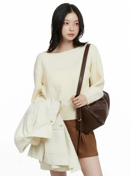 elegant-boat-neck-knit-sweater-f502 / Light beige