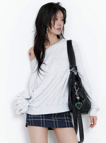off-shoulder-loose-fit-sweatshirt-cs510 / Light gray