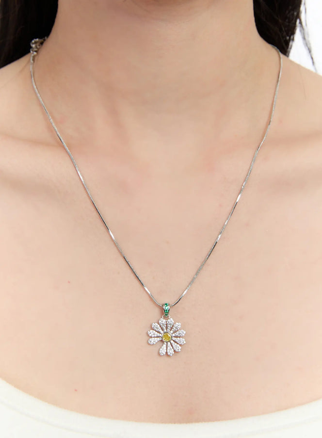daisy-cubic-pendant-necklace-ca508 / Silver