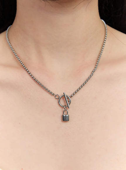 padlock-pendant-chain-necklace-ca508 / Silver