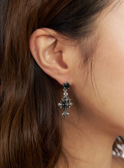 gothic-cross-drop-earrings-cm525 / Silver
