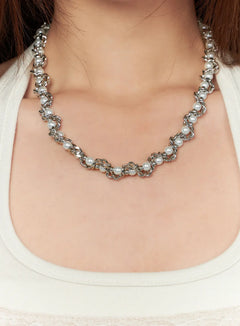 twisted-faux-pearl-necklace-ca515 / Silver
