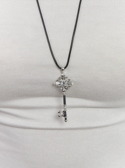 Key Pendant Necklace CM525