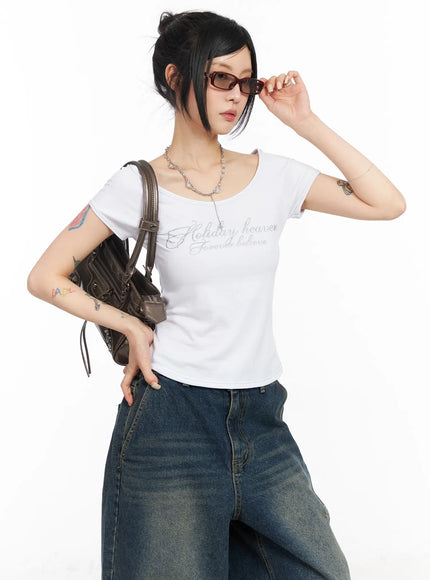 deep-u-neck-graphic-tee-cm516 / White