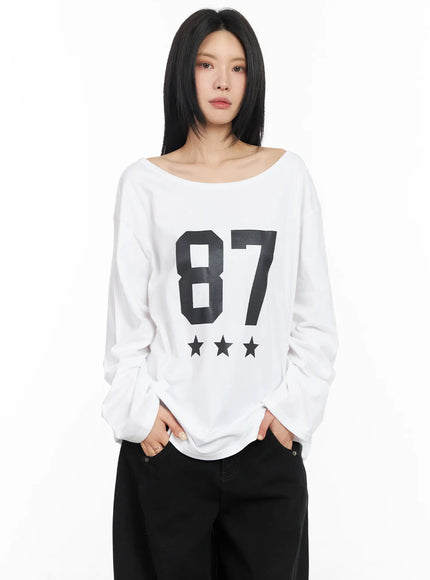 oversized-off-shoulder-graphic-tee-cm516 / White