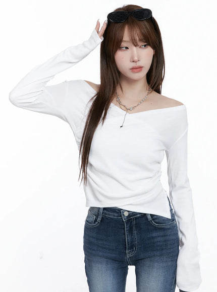 off-shoulder-v-neck-long-sleeve-top-cg529 / White