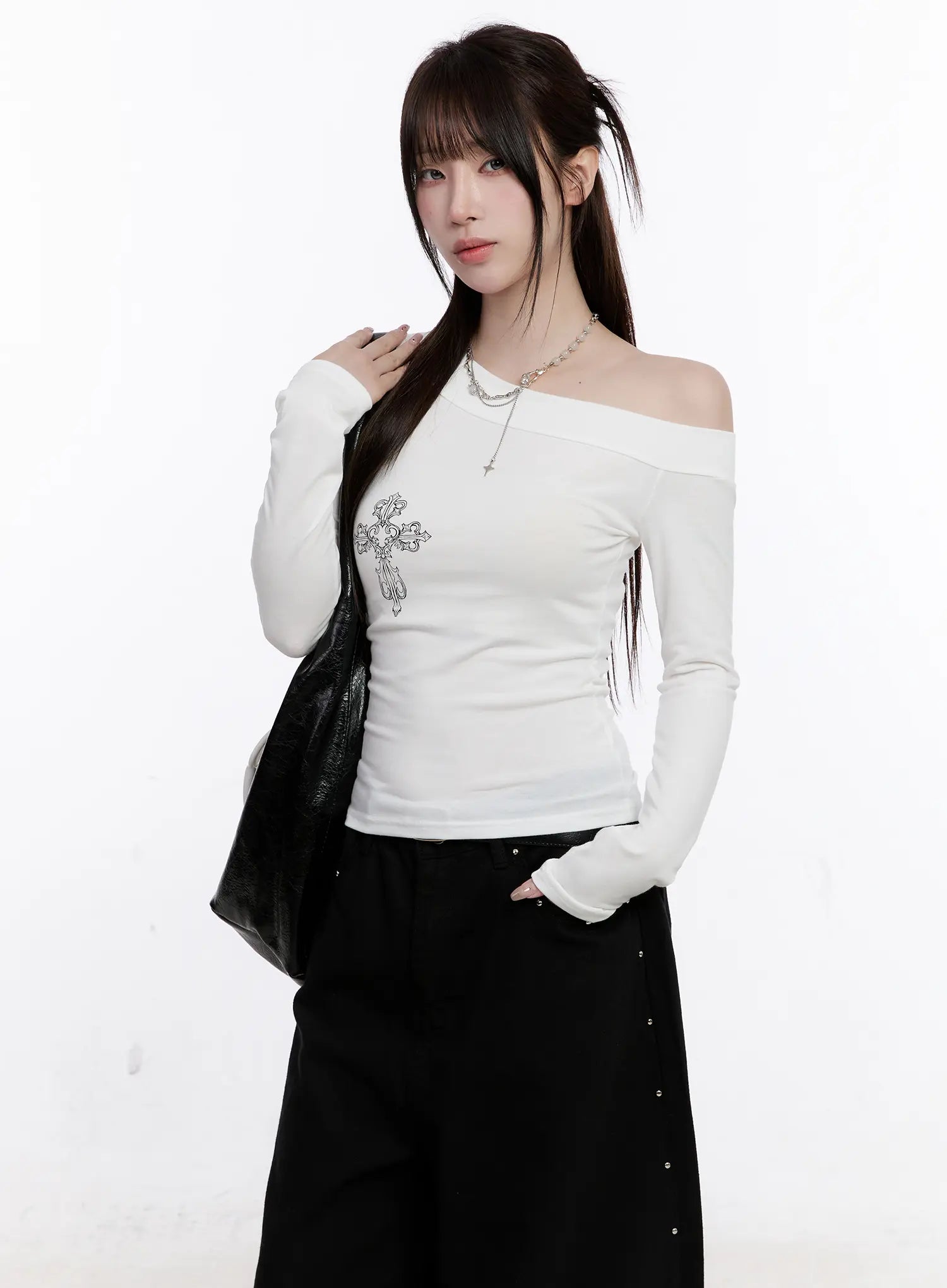 off-shoulder-graphic-long-sleeve-top-cs530 / White