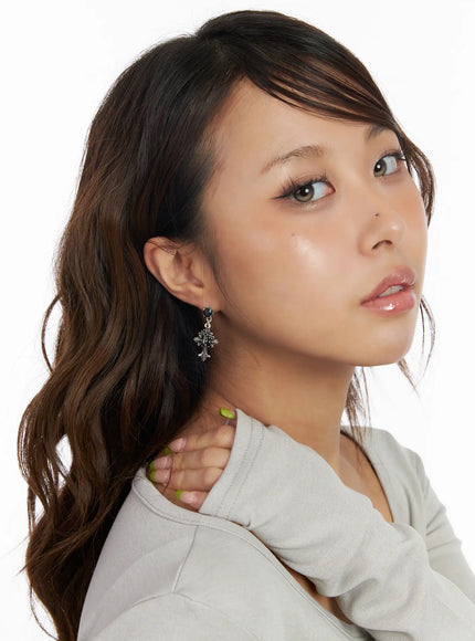 gothic-cross-drop-earrings-cm525