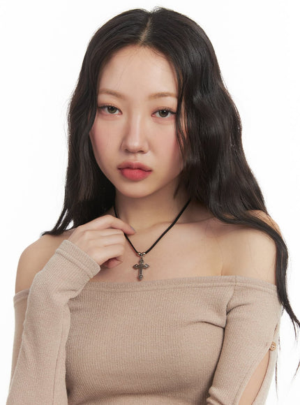 bold-cross-necklace-cf520