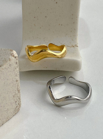 newton-flowing-curve-ring-ia524