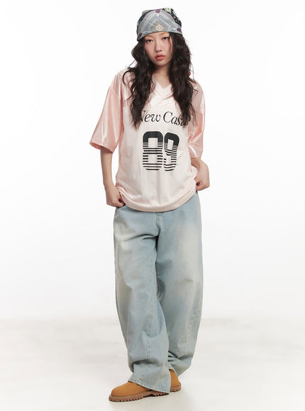 graphic-v-neck-oversized-tee-ca518