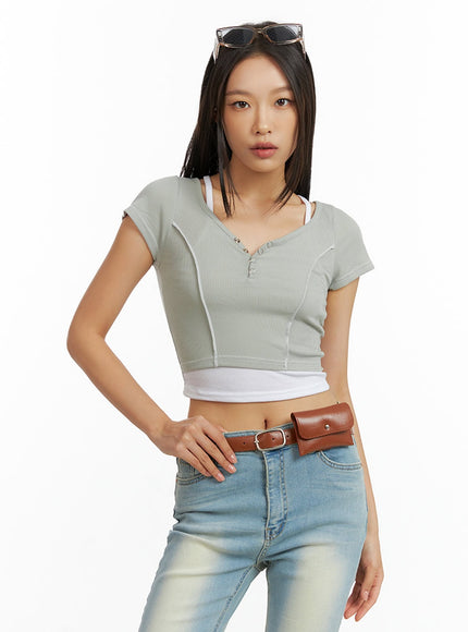 v-neck-buttoned-crop-top-il409