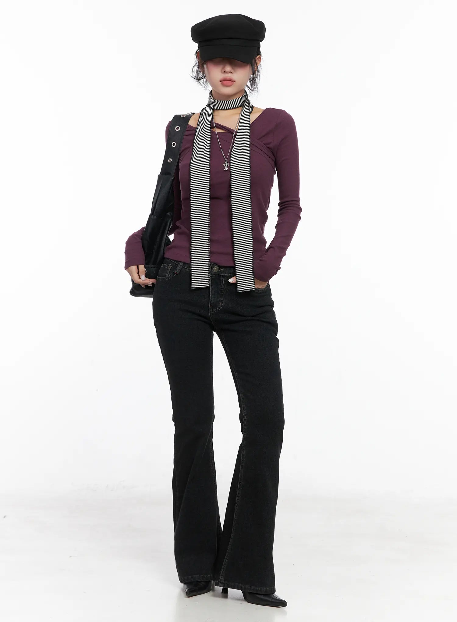 inaya-low-rise-flared-hip-pad-jeans-cn514