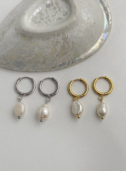 core-faux-pearl-earrings-ia517