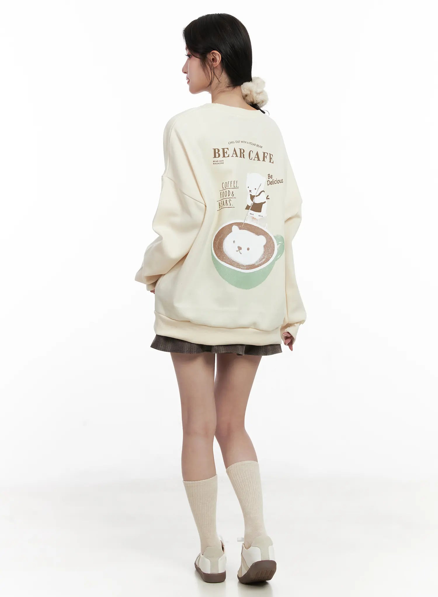 bear-cafe-graphic-sweatshirt-cn527