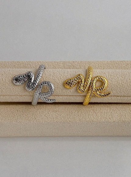 kafka-spiral-line-ring-ia524