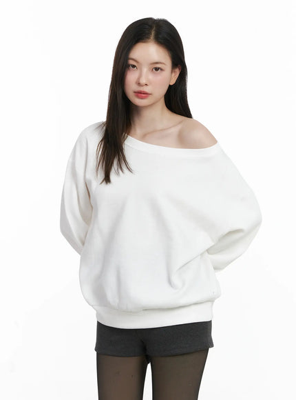 loose-fit-off-shoulder-fleece-lined-sweatshirt-cj507