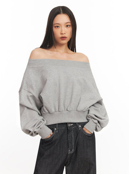 off-shoulder-loose-fit-sweatshirt-ia507