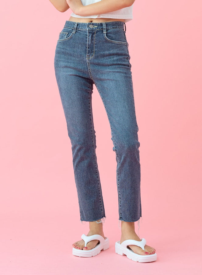 Röhrenhose mit geschnittenem Saum BU29