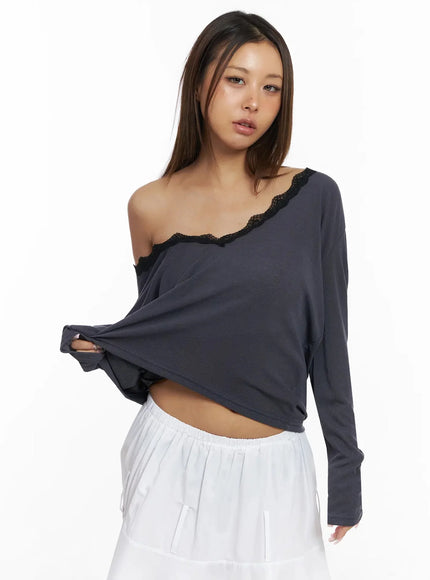lace-trim-v-neck-relaxed-top-iy504