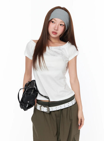 graphic-off-shoulder-top-ca515