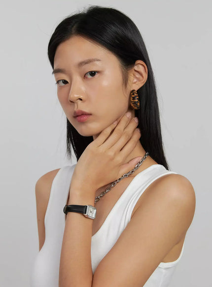 classic-square-pendant-watch-ij509