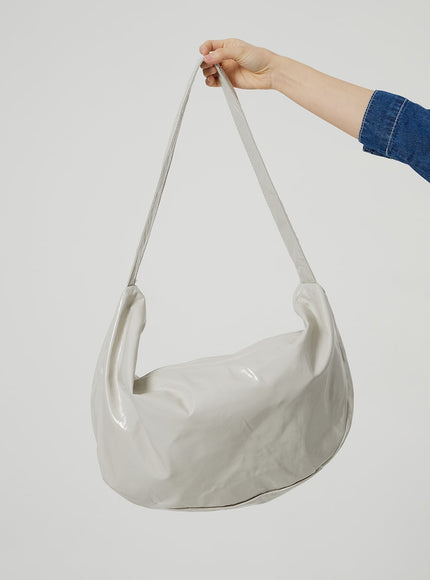 Sac bandoulière demi-lune en similicuir OF310
