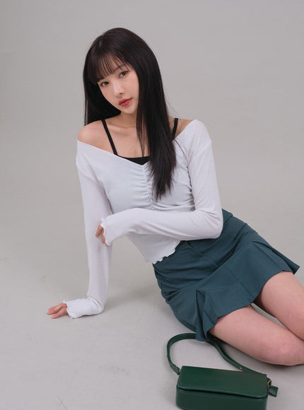 Kurz geschnittenes Langarm-Top mit Raffung vorne C2701