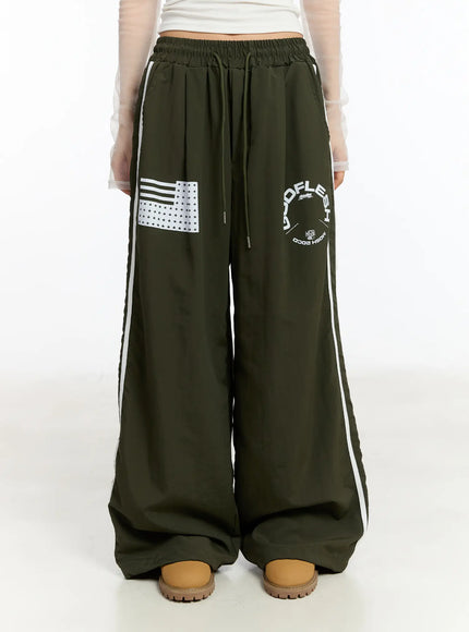 graphic-wide-leg-track-pants-cm511