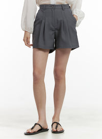 pintuck-tailored-shorts-ou411