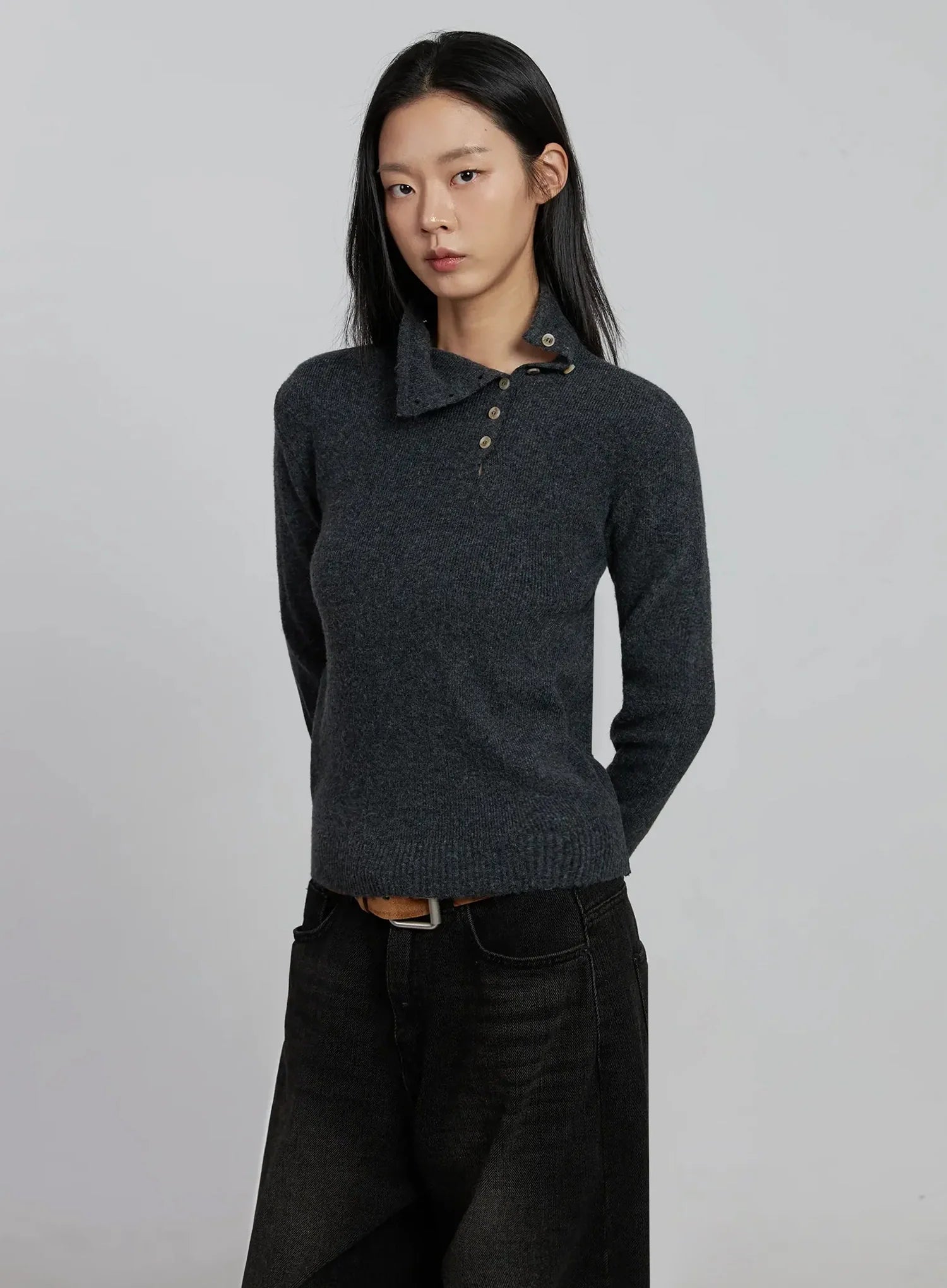 button-detail-high-neck-sweater-im520