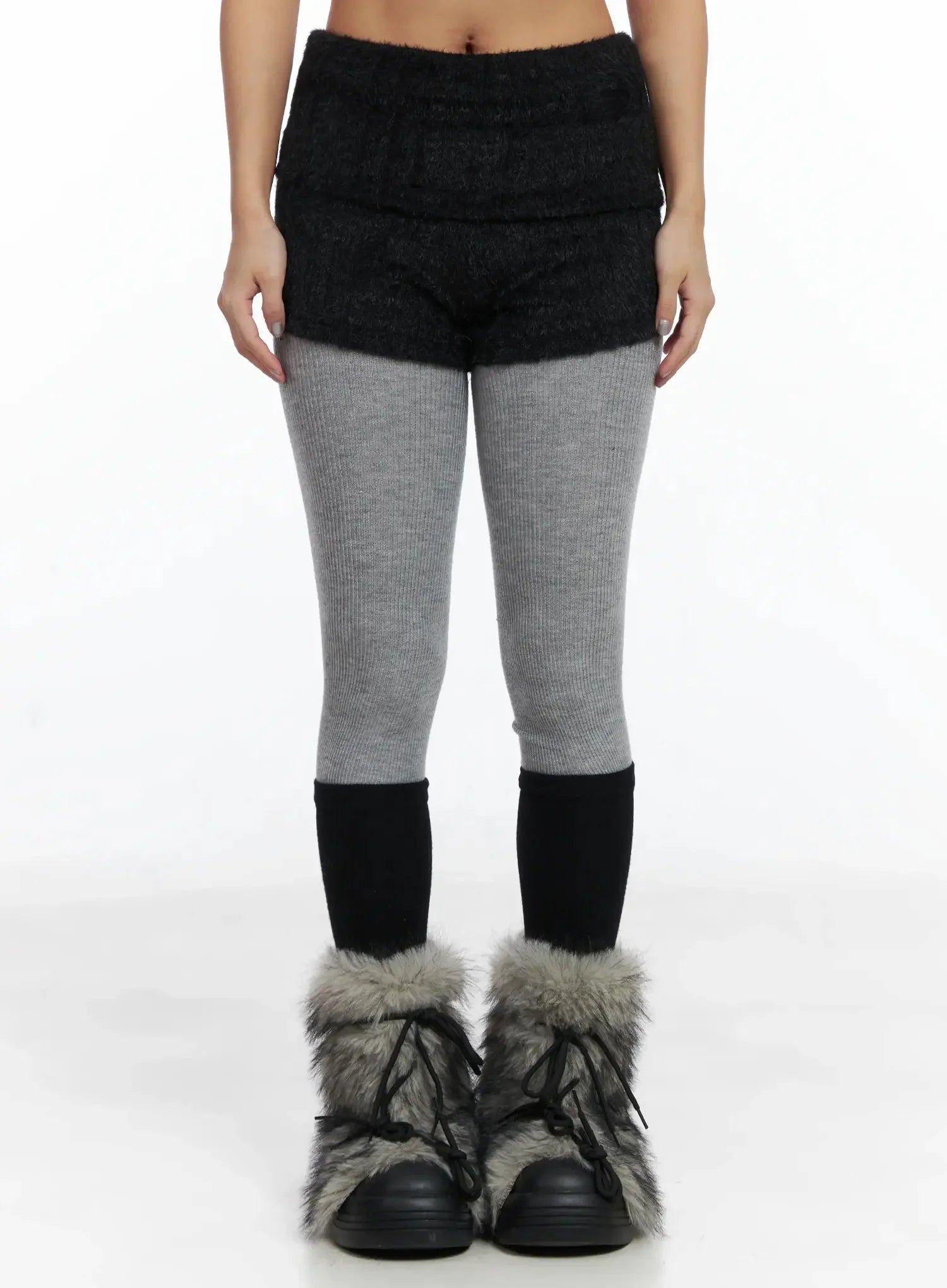 textured-knit-shorts-in528 / Black