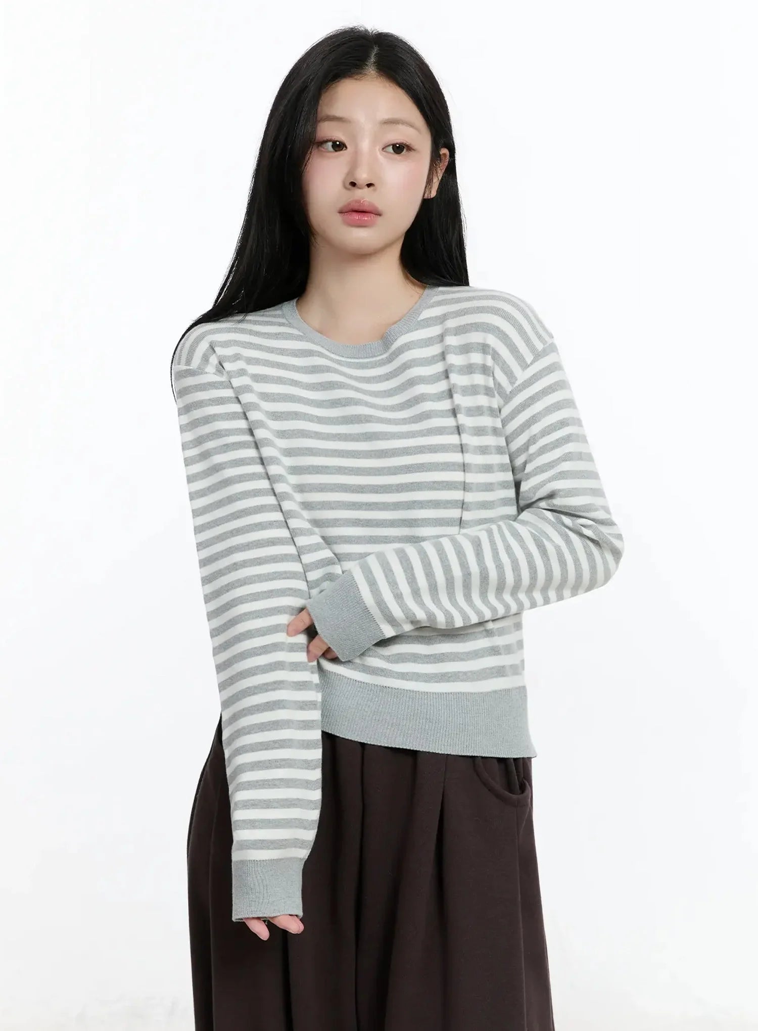 striped-round-neck-knit-top-im519