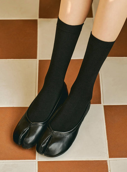 miu-flowing-curve-socks-ia529